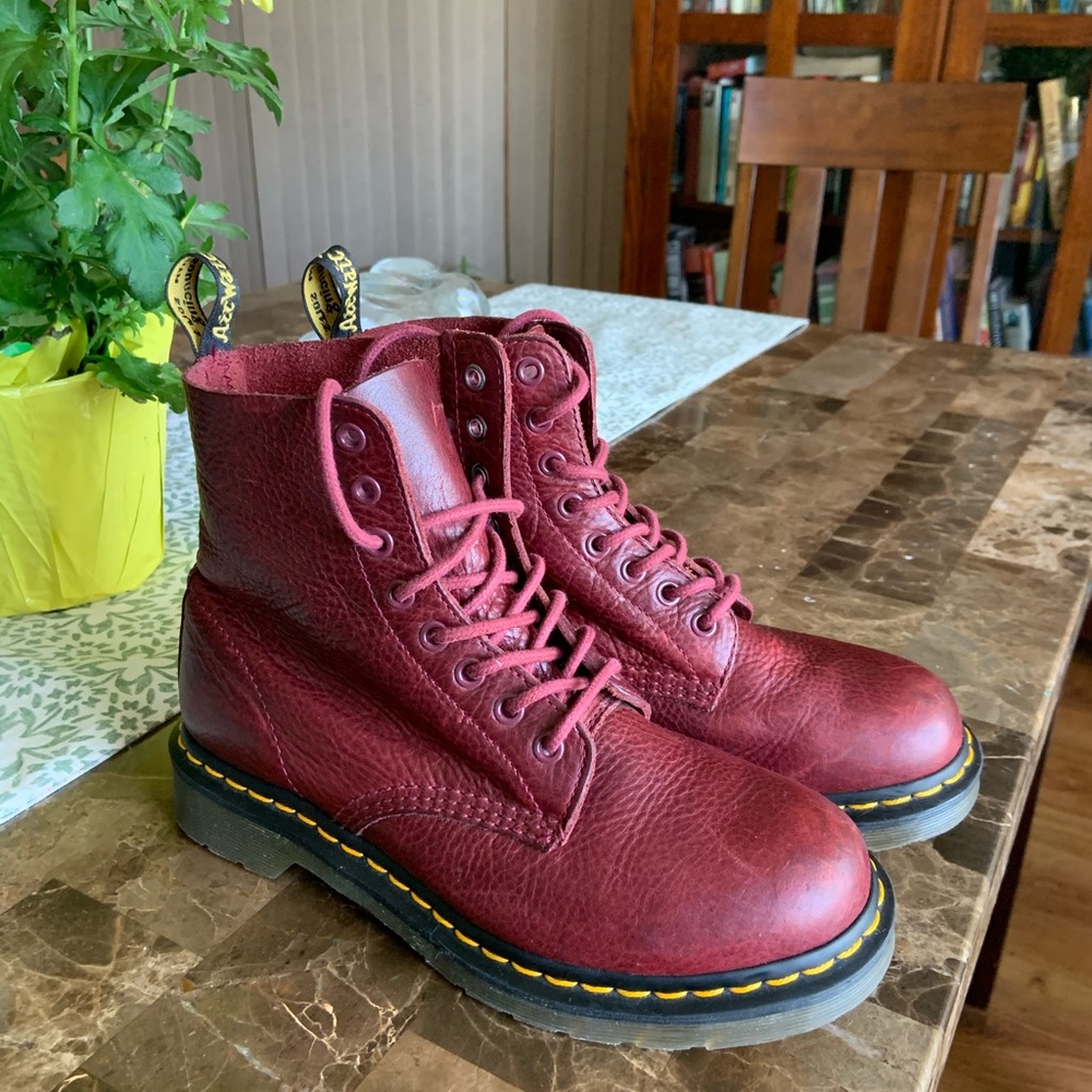 DR. MARTEN 1460 WOMEN’S SIZE 8 PERFECT CONDITION